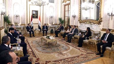 بمشاركة 3 وزارات مصرية.. جلسة مباحثات بين رئيس الوزراء المصري ونظيره العراقي