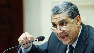 وزير الكهرباء يؤكد تعزير مشروعات الربط الكهربائي وتحويل مصر إلى محور عالمي