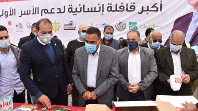 محافظ مطروح يتفقد  قافلة صندوق تحيا مصر ويوجة الشكر للقياده السياسية