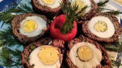 بالبيض واللحم المفروم قدمي لأسرتك قالب الكفتة الأسطواني