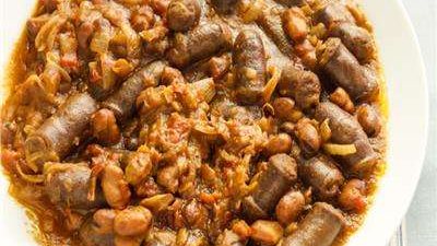 فول بالسجق الإسكندراني طبق غني في سحور رمضان