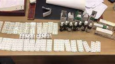 ضبط 4 ركاب بحوزتهم أسلحة بيضاء ومخدرات بمطار القاهرة