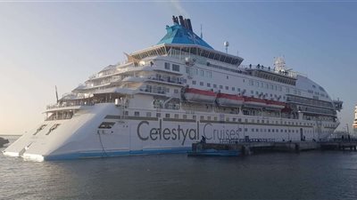 تقل 1000 سائح.. كريستال السماوية تصل ميناء بورسعيد السياحي