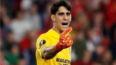 كورونا يضرب الحارس المغربي بونو