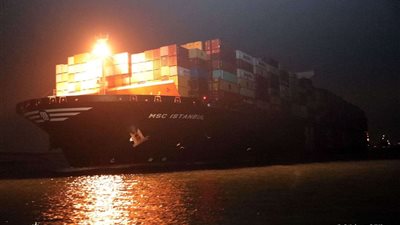 بعد نجاح تعويمها بـ240 دقيقة.. أبرز العناوين عن جنوح  وتعويم السفينة MSC ISTANBUL