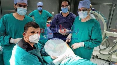 ضحى بحياته لإنقاذ مريض.. وفاة طبيب سعودي فجأة أثناء إجراء عملية جراحية