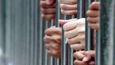 المشدد 5 سنوات لـ4 أشخاص بتهمة سرقة 