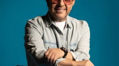 موقف كوميدي لمعجبة في حفل هاني شاكر.. شاهد