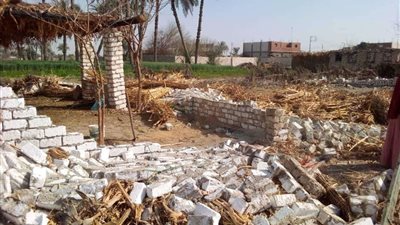 إزالة 5 حالات تعد بالبناء المخالف بمركز ديرمواس بالمنيا