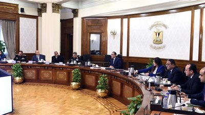 رئيس الوزراء يتابع موقف توصيل المرافق لمشروع تطوير عواصم المحافظات