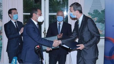 وزير النقل ونظيره الفرنسي يوقعان إتفاقية قرض  بقيمة 50 مليون يورو لتطوير المترو