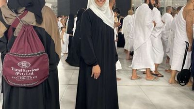 شاهد|النجمة هندعبدالحليم من أمام الكعبة