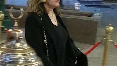 الفنانة نادية مصطفى أول الحضور في عزاء شريفة فاضل