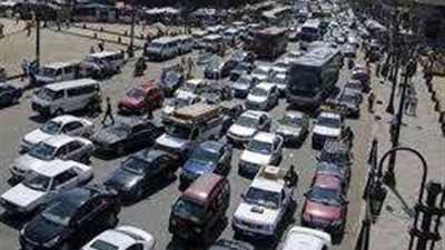 النشرة المرورية.. كثافة مرورية عالية بحركة سير السيارات بالقاهرة والجيزة