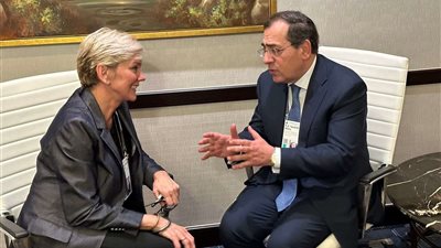 وزير البترول يستمر  في  سلسلة اللقاءات والمباحثات التي يجريها مع مسئولي الطاقة