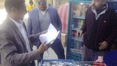 تحرير 16 محضر إشغال طريق ورفع المخلفات بحي وسط مدينة المنيا