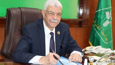 رئيس جامعة المنوفية يعقد لجنتي المكتبة المركزية و مكتبات الجامعة أون لاين