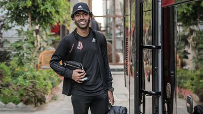 بالرغم من إصابته.. حسين الشحات يسافر مع بعثة الأهلي لـ جنوب إفريقيا