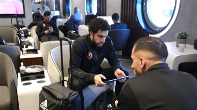 بعثة الأهلي تصل مطار القاهرة استعدادًا للسفر إلى جنوب إفريقيا