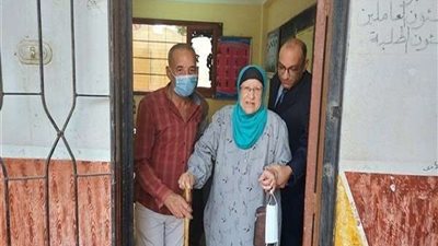 وكيل التعليم بالإسكندرية يطمئن على سير الانتخابات بالمدارس