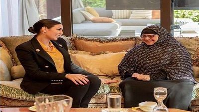 شاهد | ياسمين صبري تستضيف الحاجة نعمات الشهيرة بـ سيدة المطر