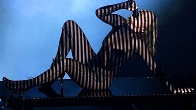 جينيفر لوبيز تشغل حفل Ama برفقة مالوما (فيديو)