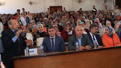 النوعية تكرم رئيس جامعة المنوفية السابق عقب انتهاء ولايته