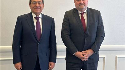 وزير البترول يتناول موقف أنشطة البحث والاستكشاف بمناطق امتياز مع شركة فالكو