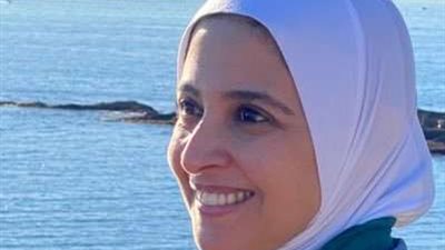 سبحان الله..خليه نحل داخل سيارة حنان ترك ماسرها؟