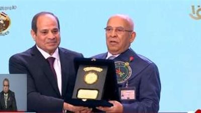 الرئيس السيسي يكرم  مجموعة من المصابين خلال العمليات الحربية