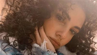 بشعر كيرلي..الفنانة سلمى أبوضيف تخطف أنظار المتابعين