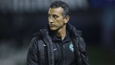 شاموسكا يدخل في نوبة بكاء بسبب مدرب شباب الهلال