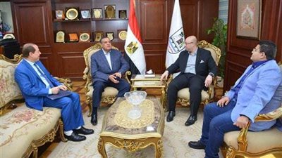 وزير التنمية المحلية يتفقد معرض أهلا رمضان لتوفير السلع الغذائية