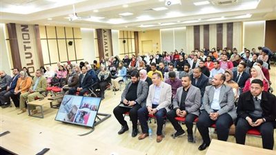 جامعة سوهاج تكرم طلاب البرنامج التدريبي 