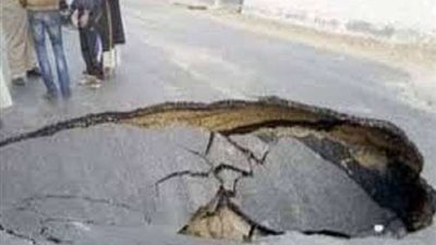 انهيار جزئي بالطريق الزراعي  الواصل بين محافظتي سوهاج - قنا