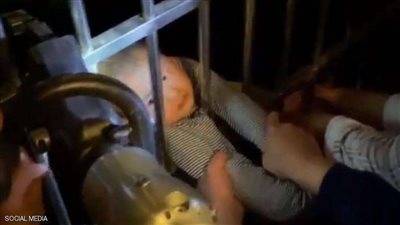 بأعجوبة.. نجاة طفل عمره عامان سقط من الطابق الثالث عشر .. فيديو