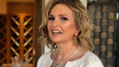 في عيد ميلادها.. يسرا لـ الجمهور: بيكمل بيكم