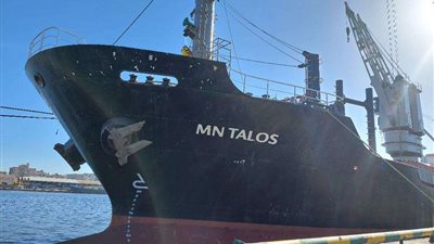 شحن خام الكلنكر إلى الدول الأفريقية عبر الأرصفة الجديدة بشرق بورسعيد