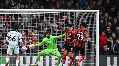 الدوري الإنجليزي.. بورنموث يتقدم على ليفربول بهدف نظيف في الشوط الأول