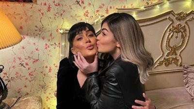 بالأحضان والقبلات ليلى زاهر تنشر صورة لها برفقة  غادة عبدالرازق