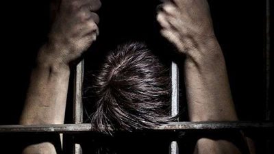 للابتزاز الجنسي عبر الإنترنت.. الحكم بسجن زعيم عصابة 40 عاما