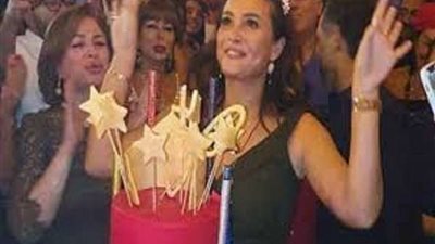 هكذا احتلفت إلهام شاهين بعيد ميلاد هند صبري