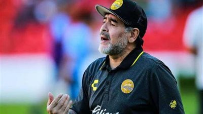 عمدة نابولي يطلق اسم مارادونا على ملعب سان باولو