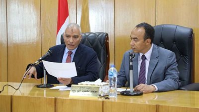 نائب محافظ المنيا يتابع أعمال لجنة توفيق أوضاع المشروعات