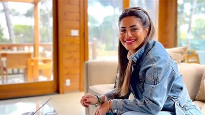 بنظارة سوداء.. شاهد أحدث ظهور للفنانة منة فضالي