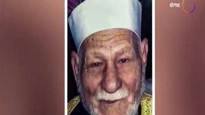 انتصار السيسي تكشف عن صورة محفظ العائلة للقرآن الكريم