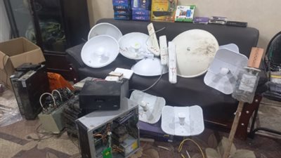 ضبط شخص لإدارته منظومة بث تليفزيوني وتقديم خدمات الإنترنت بدون ترخيص بالغربية