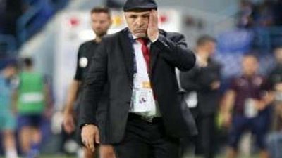 مدرب فريق ضمك السعودي يتعرض لأزمة صحية أثناء المباراة