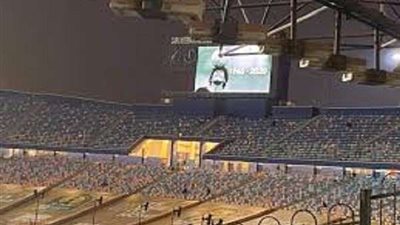 صورة أسطورة الكرة الأرجنتيني مارادونا تزين ستاد القاهرة قبل لقاء القمة