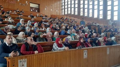 ندوة لتعزيز جهود العمل التطوعي لشباب الجامعات بمبادرة 